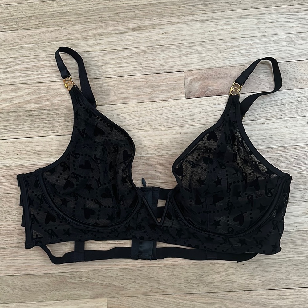 Victoria Secret lace caged bra - Size XL